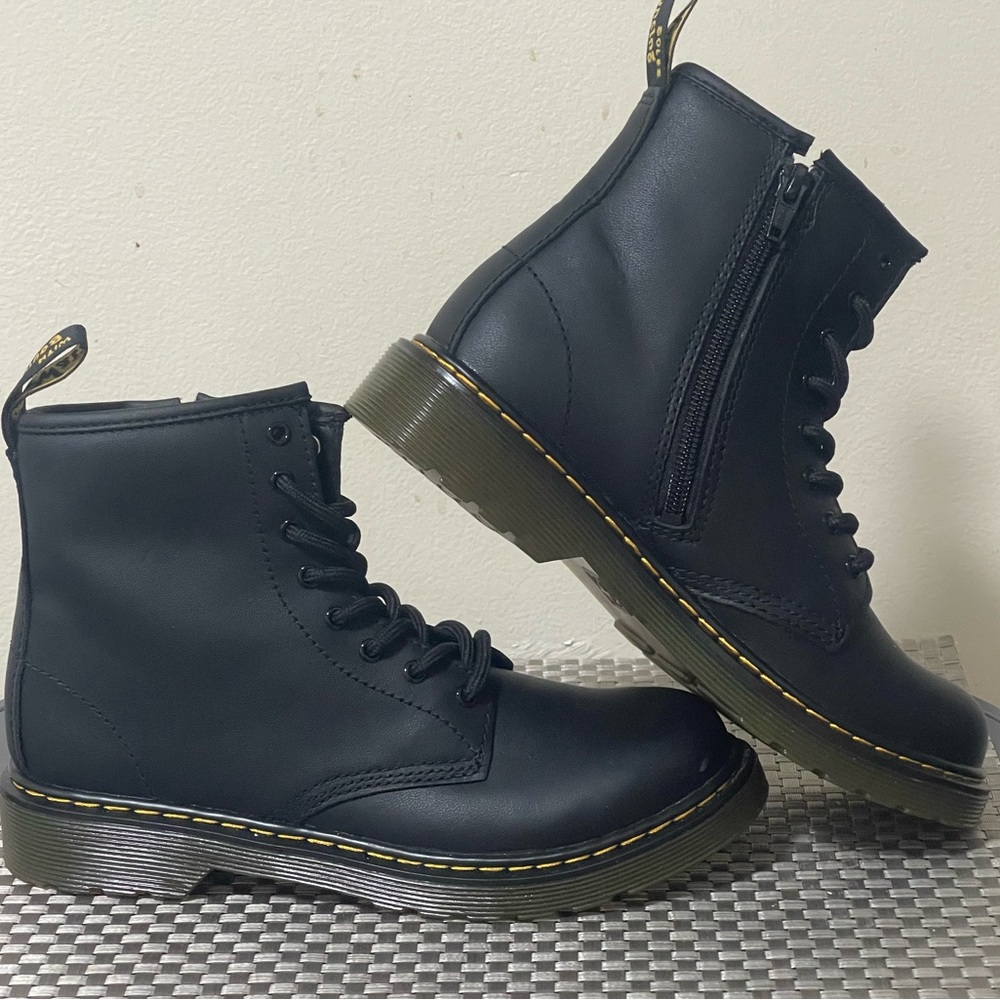 Dr Martens Airwair Combat Boots